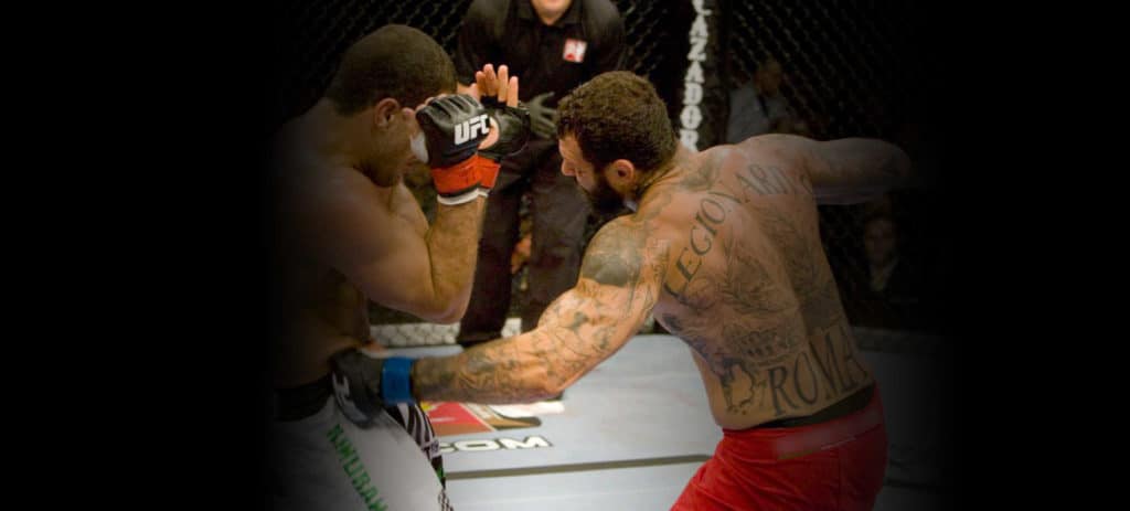 Alessio Sakara tira un montante al corpo